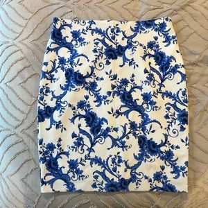 White and blue Paisley-like pencil skirt sz M